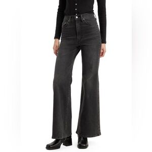 Levi's Women Black Bellbottom Flare Boot cut jeans like NEW condition wore once